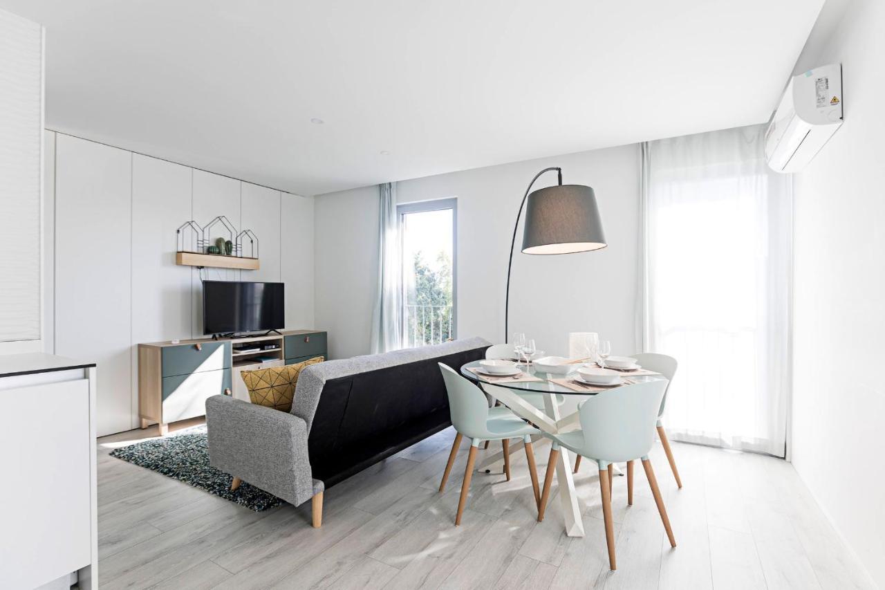 Stylish Flat W/ Gym & Parking By Lovelystay Porto Eksteriør billede