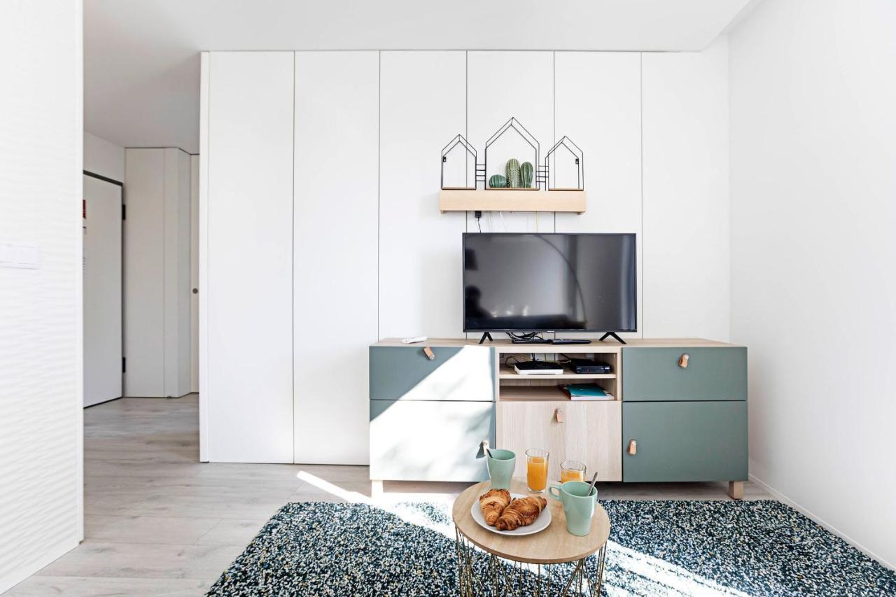 Stylish Flat W/ Gym & Parking By Lovelystay Porto Eksteriør billede