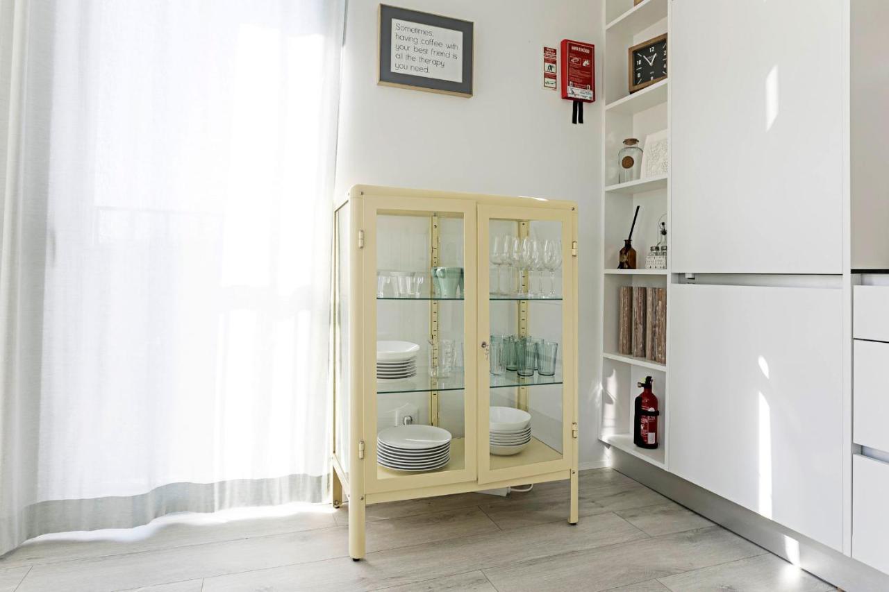 Stylish Flat W/ Gym & Parking By Lovelystay Porto Eksteriør billede
