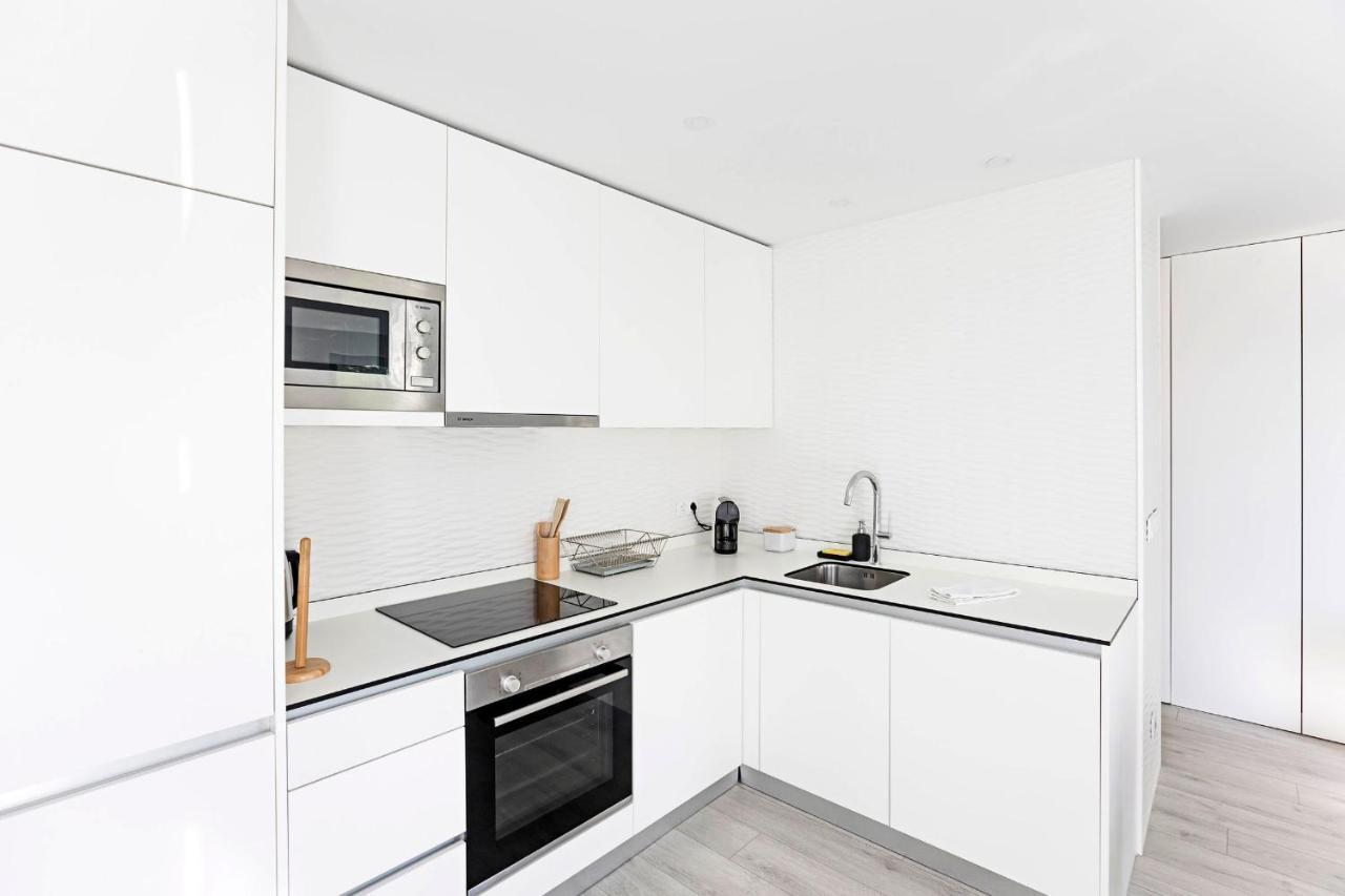 Stylish Flat W/ Gym & Parking By Lovelystay Porto Eksteriør billede